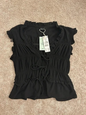 Söt topp - Fin topp från Gina tricot, helt oanvänd💕