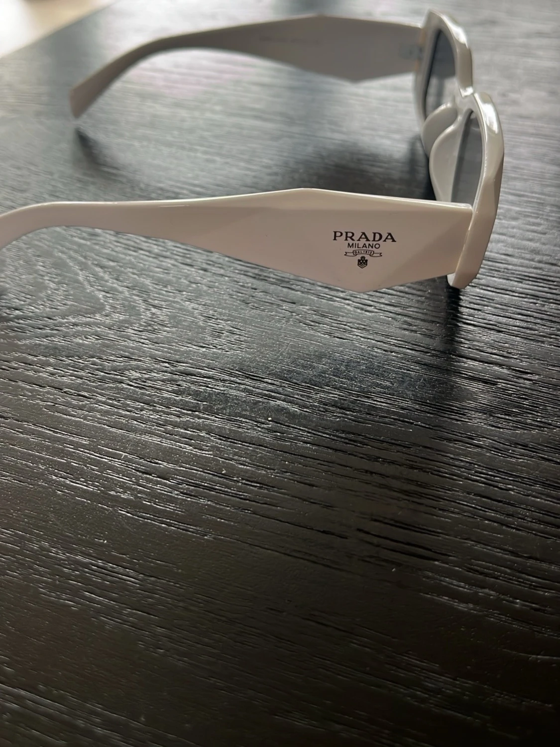 Vita rektangulära solglasögon Prada - 1