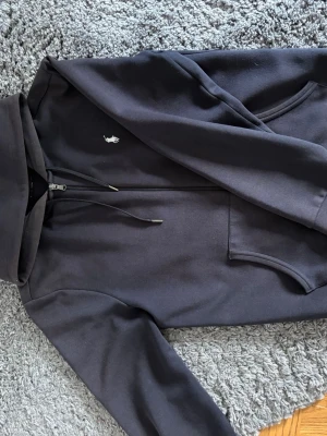 Svart hoodie från Polo Ralph Lauren - Storlek S