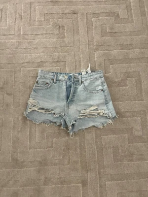 Jeans shorts  - Väldigt fina ljus blå jeans shorts 