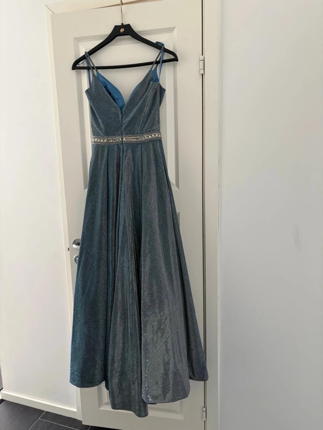 Silvrig balklänning  - 3