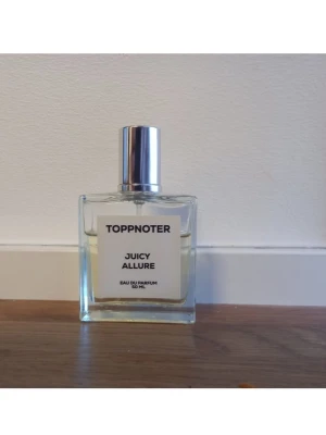 Toppnoter Juicy Allure parfym  - Juicy Allure från Toppnoter. Se bild hur mycket använt 