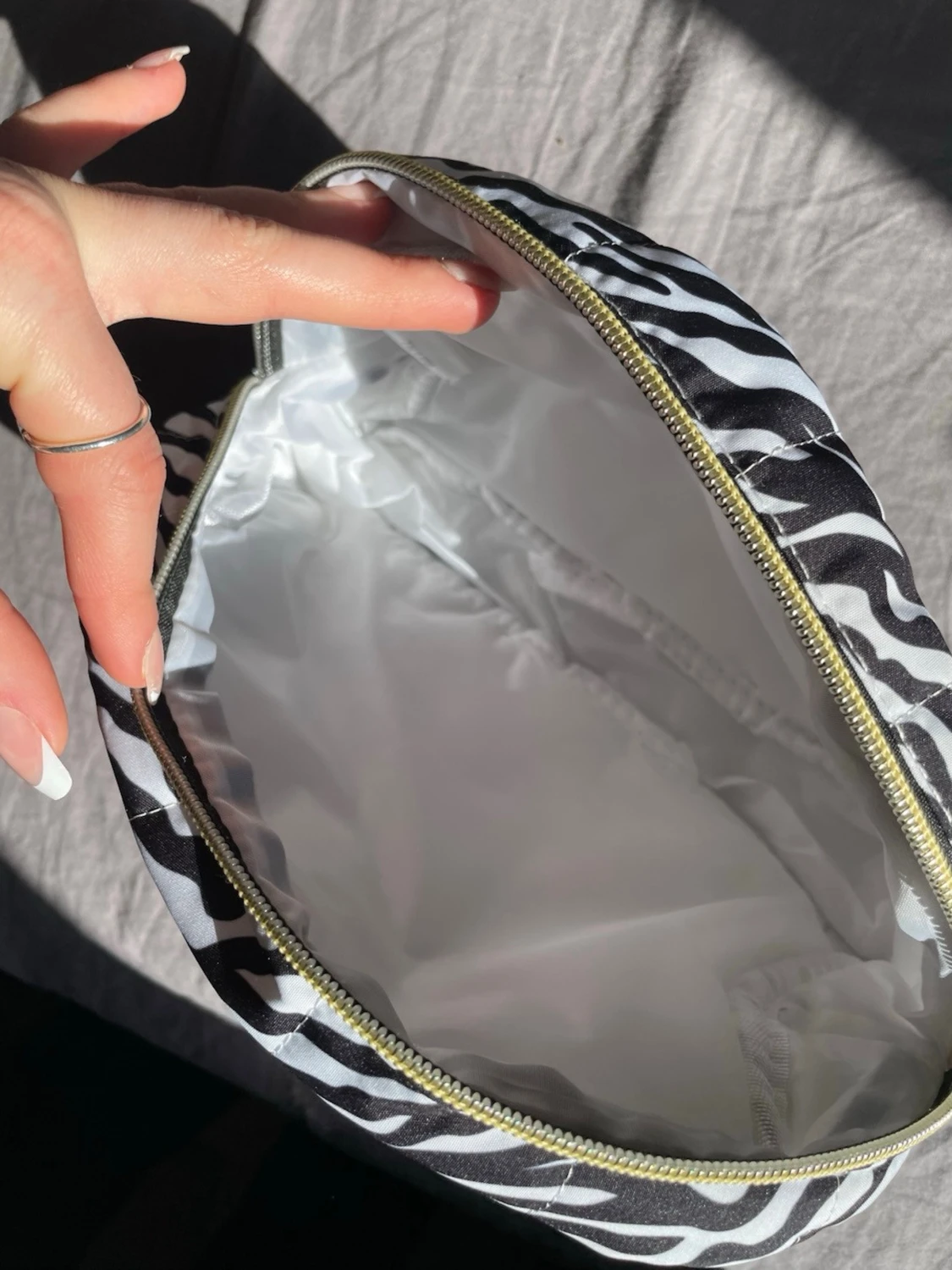 Zebramönstrad necessär med dragkedja - 1