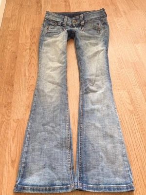 Vintage superlågmidjade jeans - Sååå sjukt snygga vintage superlågmidjade jeans från only