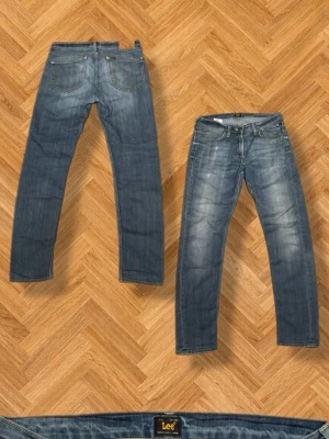 Vintage jeans - W31 L32  Midjemått - 39,5 cm Benöppning - 16cm Totallängd - 106 cm