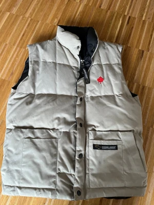 CANADA GOOSE väst - Canada goose | skick 8/10 | Stl: M/M passar S! | Nypris ~7000-8000kr | pris går att diskutera!!
