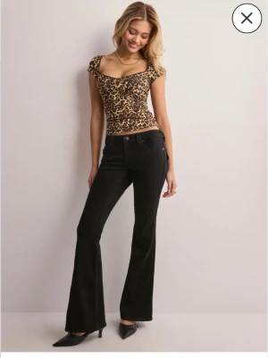 True religion jeans svarta joey lågmidjade bootcut  - Så snygga! Säljer då jag har två par i olika storlekar 