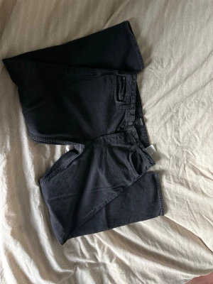 Svarta jeans, (chris/relaxed) - Svarta Jack n Jones jeans