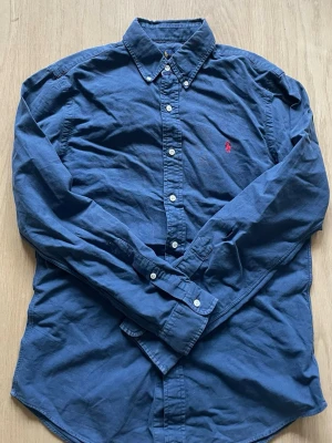 Blå skjorta från Ralph Lauren - Blå skjorta från Ralph Lauren i storlek M