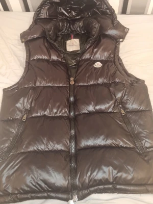 Moncler Maya väst - Jättefint skick, perfekt för alla årstider runt året.