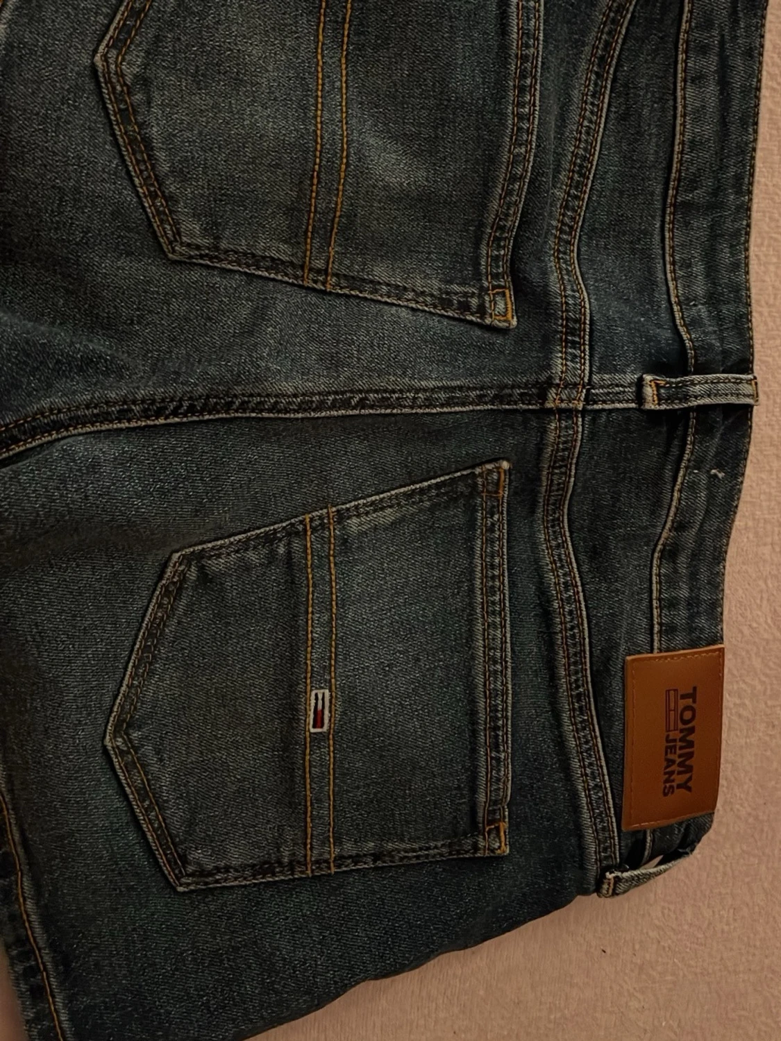 Blå jeansshorts från Tommy Jeans - 1