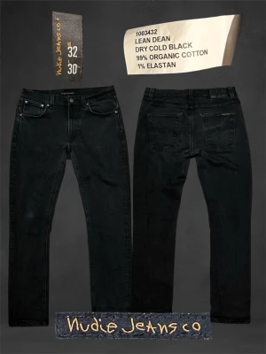 Nudie jeans  - Sjukt snygga Nudie jeans W32 L30🖤 Modellen är Lean Dean (slim)🙌🏼 Längden från midjan är 100cm📏 Bredden i midjan är 40cm📏 Svarar snabbt och fraktar snabbt (endast PostNord)📦📞 