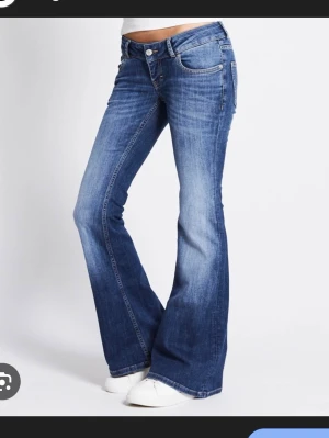 Jeans  - helt nya blaze jeans från lager använda 2 gånger, inga hål eller skador, de är i XS-S