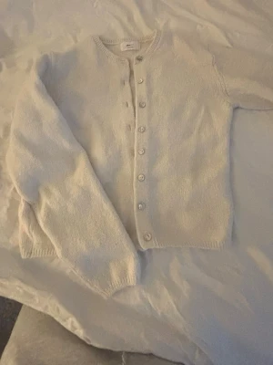 Kofta gina trikot - Jättesöt kofta från gina trikot i st xs. Säljer då den inte används. Mycket bra skick!