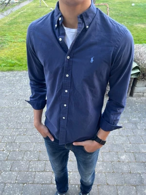 Ralph Lauren skjorta  - Snygg Ralph Lauren skjorta storlek M slim fit, passar dig som är 180-189 ca. Skriv om du har frågor, paketpris vid flerköp!😃