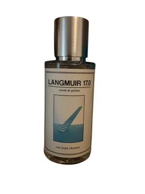 Langmuir 17.0 (Lv imagination) parfym - Nästan helt ny ifrån oneboldchemist (50ml). Den luktar precis som orginalet gör (Lv imagination).                                            Pris kan diskuteras 🤩⭐️. Den är typ 45-48ml ful knappt använd.