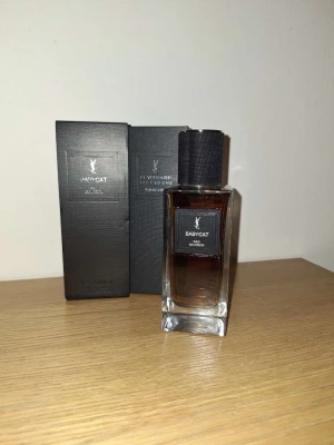 Yves Saint Laurent Babycat Eau de Parfum - Babycat Eau de Parfum från Yves Saint Laurent är en exklusiv parfym.  Perfekt för dig som behöver en vintern/ höst parfym. Priset går att diskutera vid snabb affär.