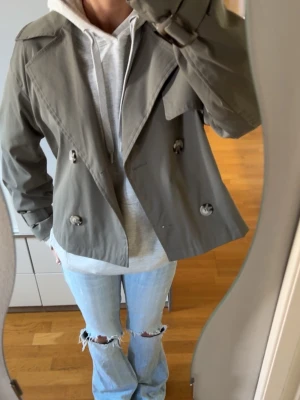  ljusgrön trenchcoat kappa - Intressekoll på min Jättesnygga vårjacka som jag köpte förra året i London på primark