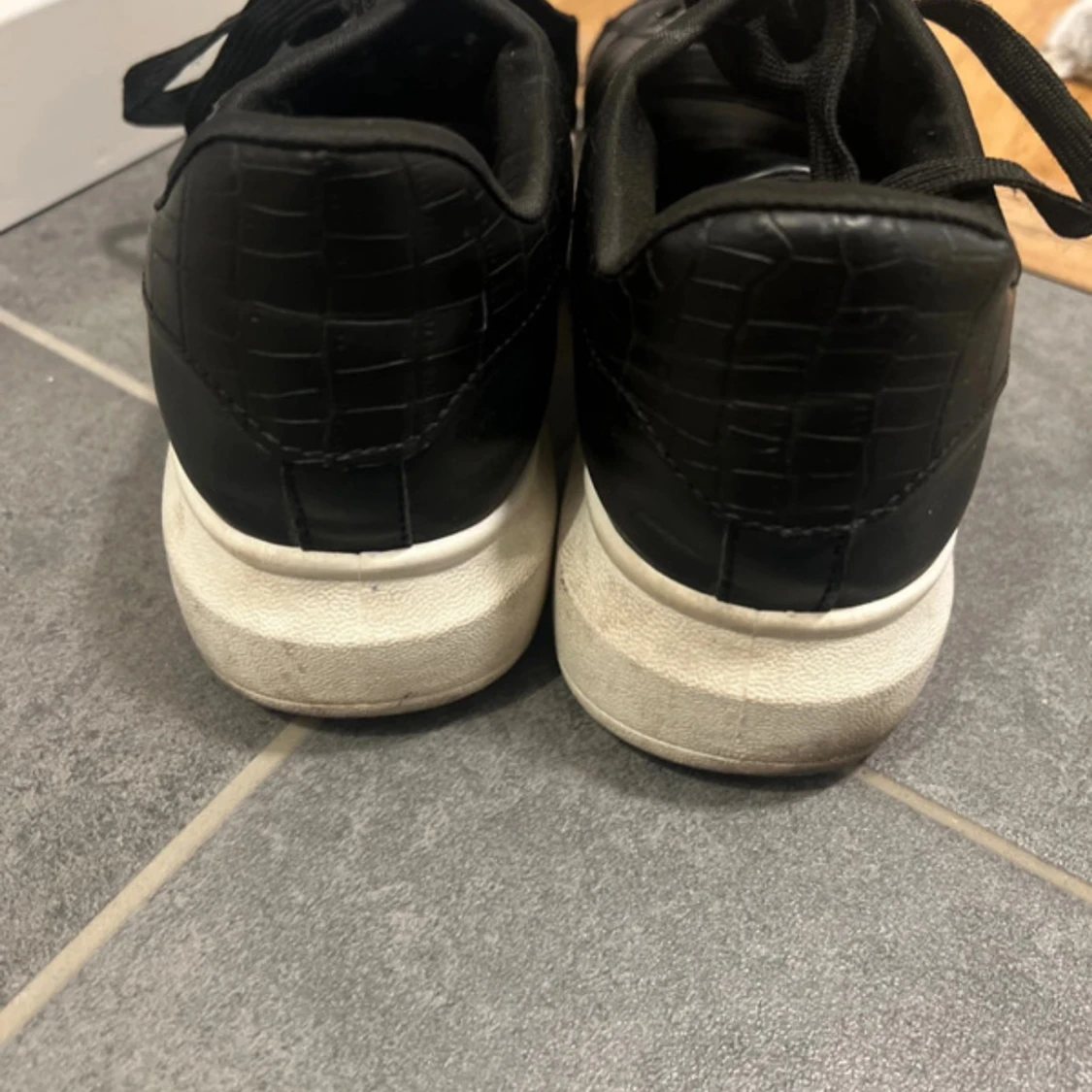 Svarta sneakers från Vices med platåsula - 3