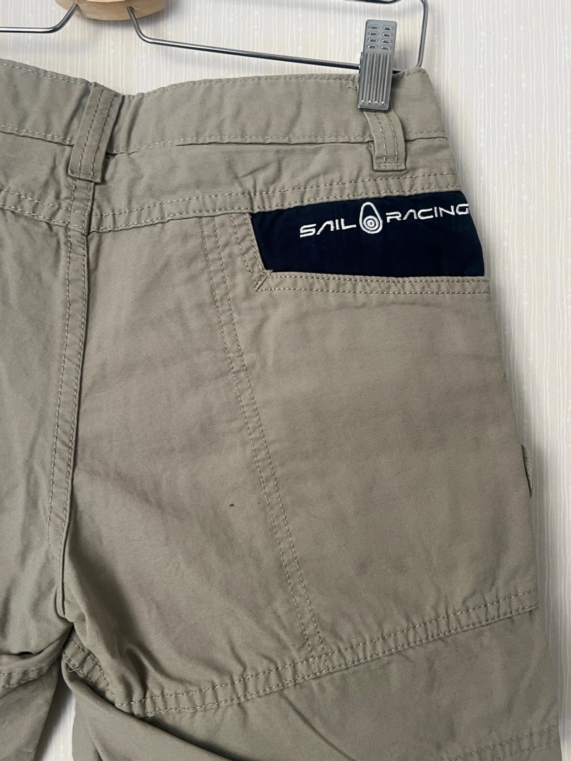 Beige cargo shorts från Sail Racing - 4
