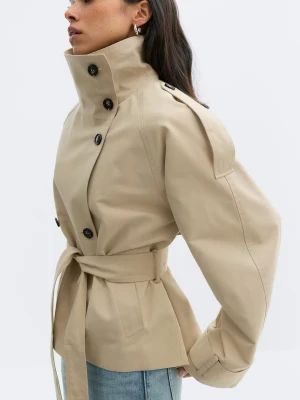 kappa från gina  - säljer min as snygga kappa från gina. det är inte den på bilden men den är nästan lika dan förutom att de ej finns nån hög krage och den är lite kortare. kom privat för bilder 