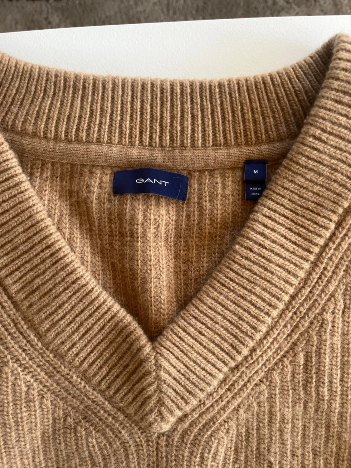 Beige stickad tröja från GANT