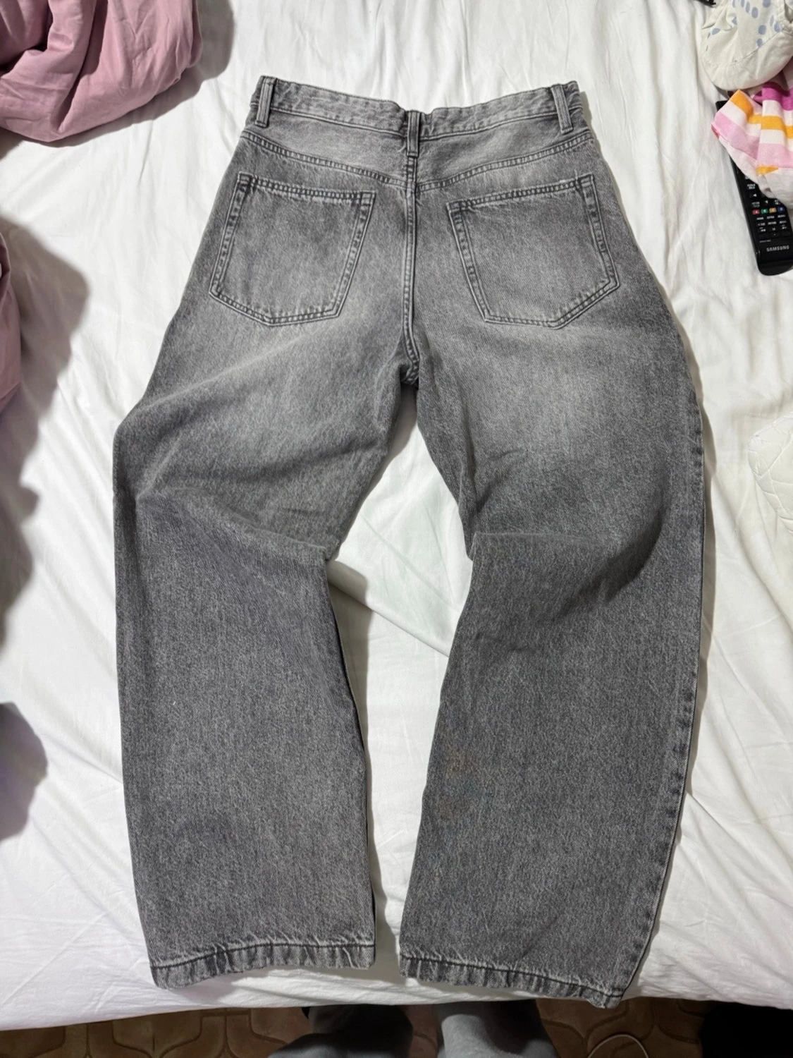 Gråa raka jeans med vintagekänsla - 1