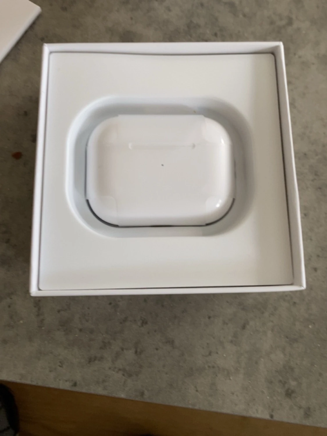 Apple AirPods Pro med laddningsetui - 4