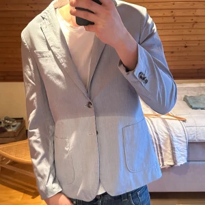 Randig herrkavaj - Från Strömberg i storlek 52. Bra skick och snygga knappar