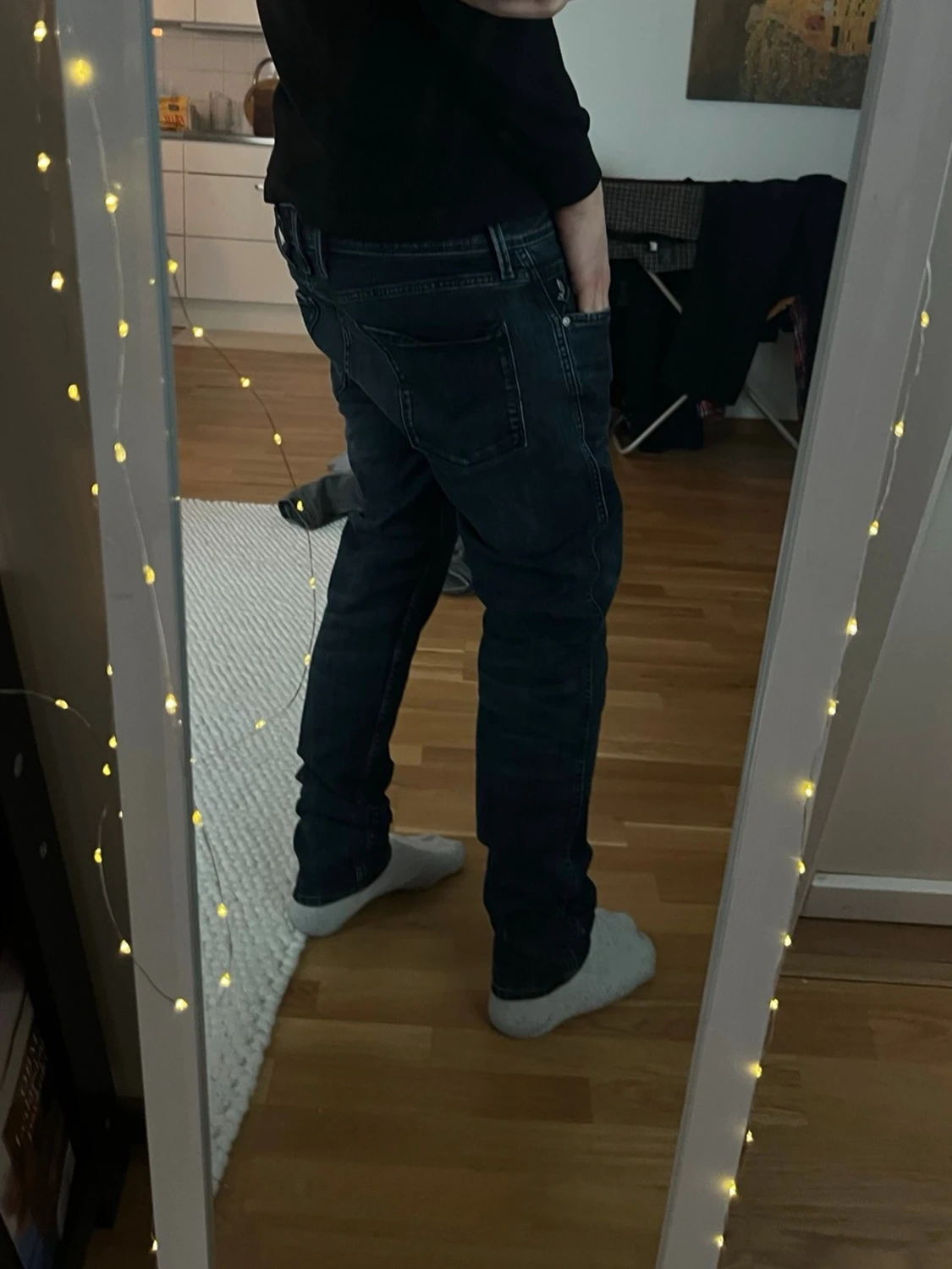 Mörkblå raka jeans med kontrastsömmar - 1