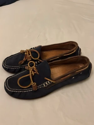 Ralph Lauren Loafers - Ett par extremt snygga loafers som är perfekta till både vår och sommar! Storlek 41 men passar även 40. Hör gärna av dig!