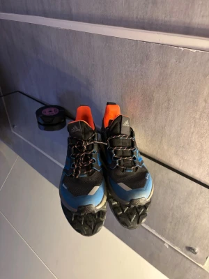Adidas terrex trailmarker - Hej säljer nu mina träning/terrängskor som är inköpta för 1599kr. De är använda ett fåtal gånger och är i gott skick. Kan tänka mig att gå ner i pris vid en snabb och smidig affär|| Har du frågor eller funderingar så är det bara att höra av sig 😁