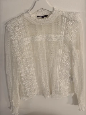 Blus - Jättefin långärmad blus från zara i storlek xs, använd fåtal gånger