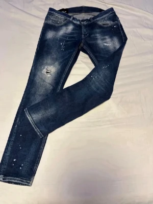 Dondup George  - Säljer ett par sjukt snygga Dondup George jeans i ny skick. Undrar ni något är det bara att skriva 