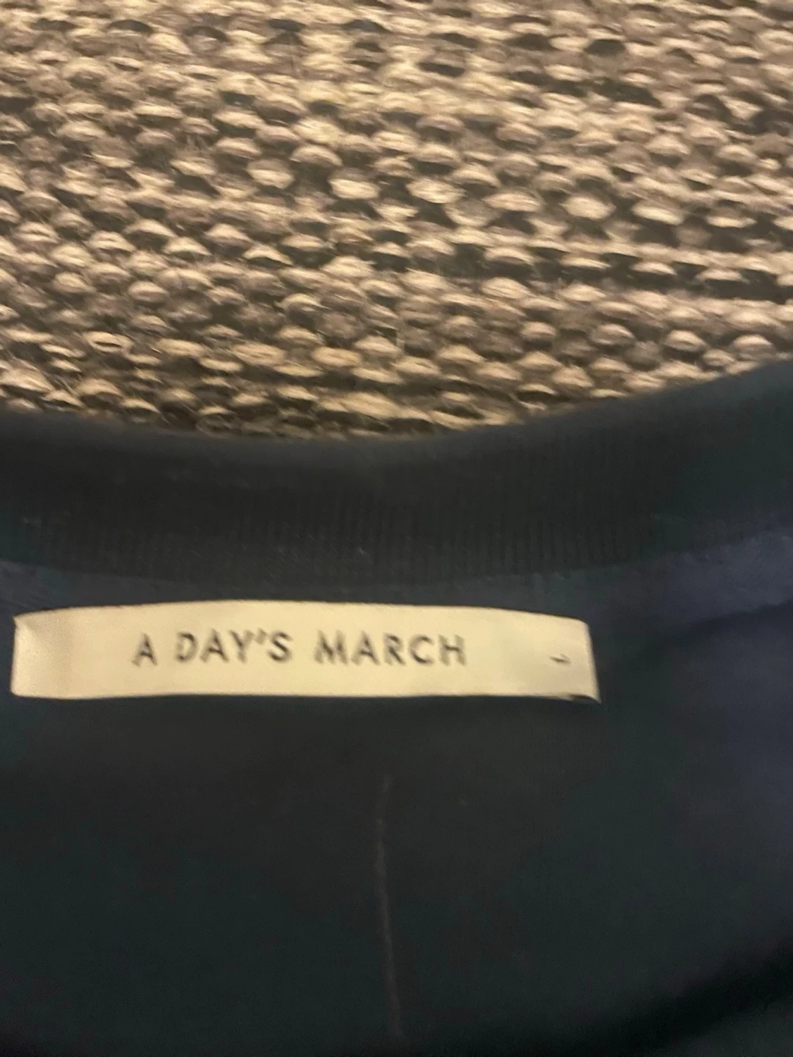 Mörkblå sweatshirt från A Day's March - 1