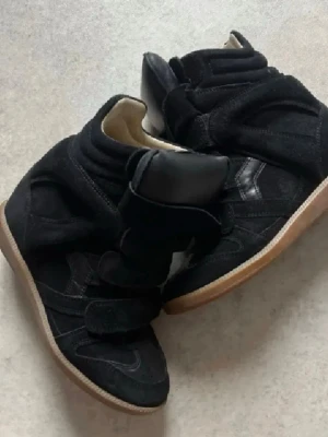 Svarta Isabel Marant wedge sneakers - Söljer pga dålig användning, kvitto finns, Box medföljer ej. Kom med bud 💕💕
