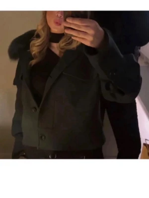 Grön meotine  - Säljer då den tyvärr inte kommer till användning längre M/L pris kan diskuteras 🌸💞💞