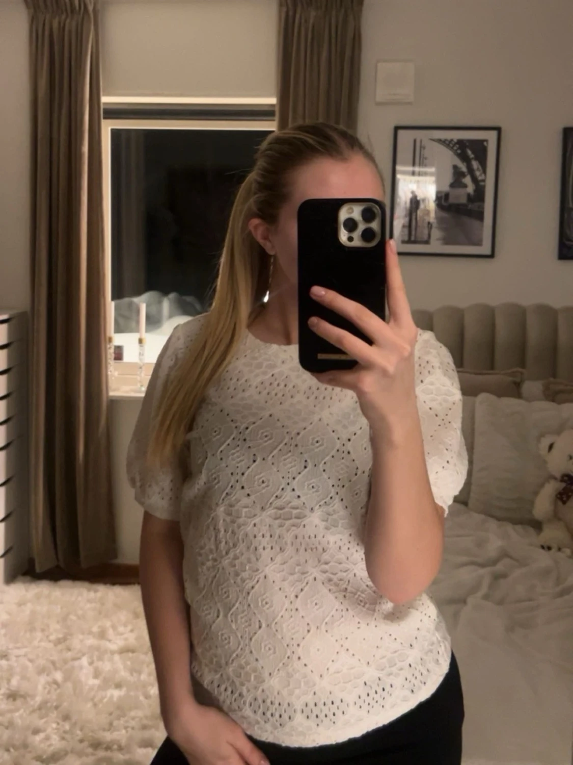 Vit blus med broderad spets