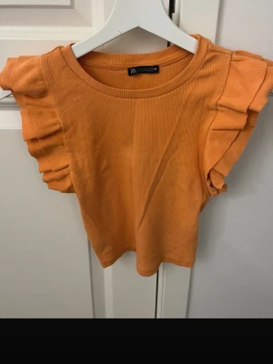 Zara topp - Jätte fin topp från Zara, orange, perfekt till sommaren.