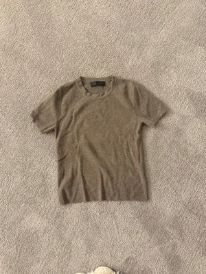 zara tröja - inga defekter och nypris 299kr