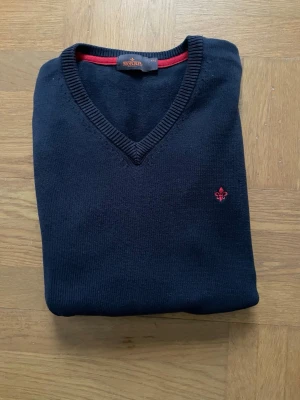 Morris tröja - Säljer en Morris tröja i utmärkt skick förutom en liten slitning vid loggan             Skriv vid funderingar eller vid diskutioner om pris