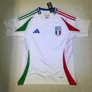 Italien Matchtröja - Italien Matchtröja bortaställ från säsongen 2024 som är i nyskick