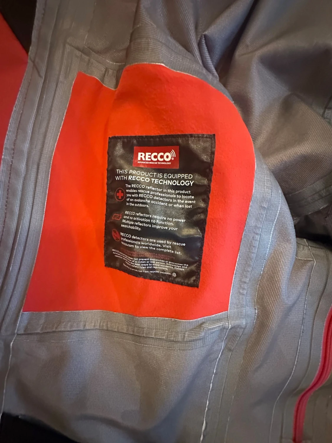 Röd vindjacka från Revolutionrace med huva - 3