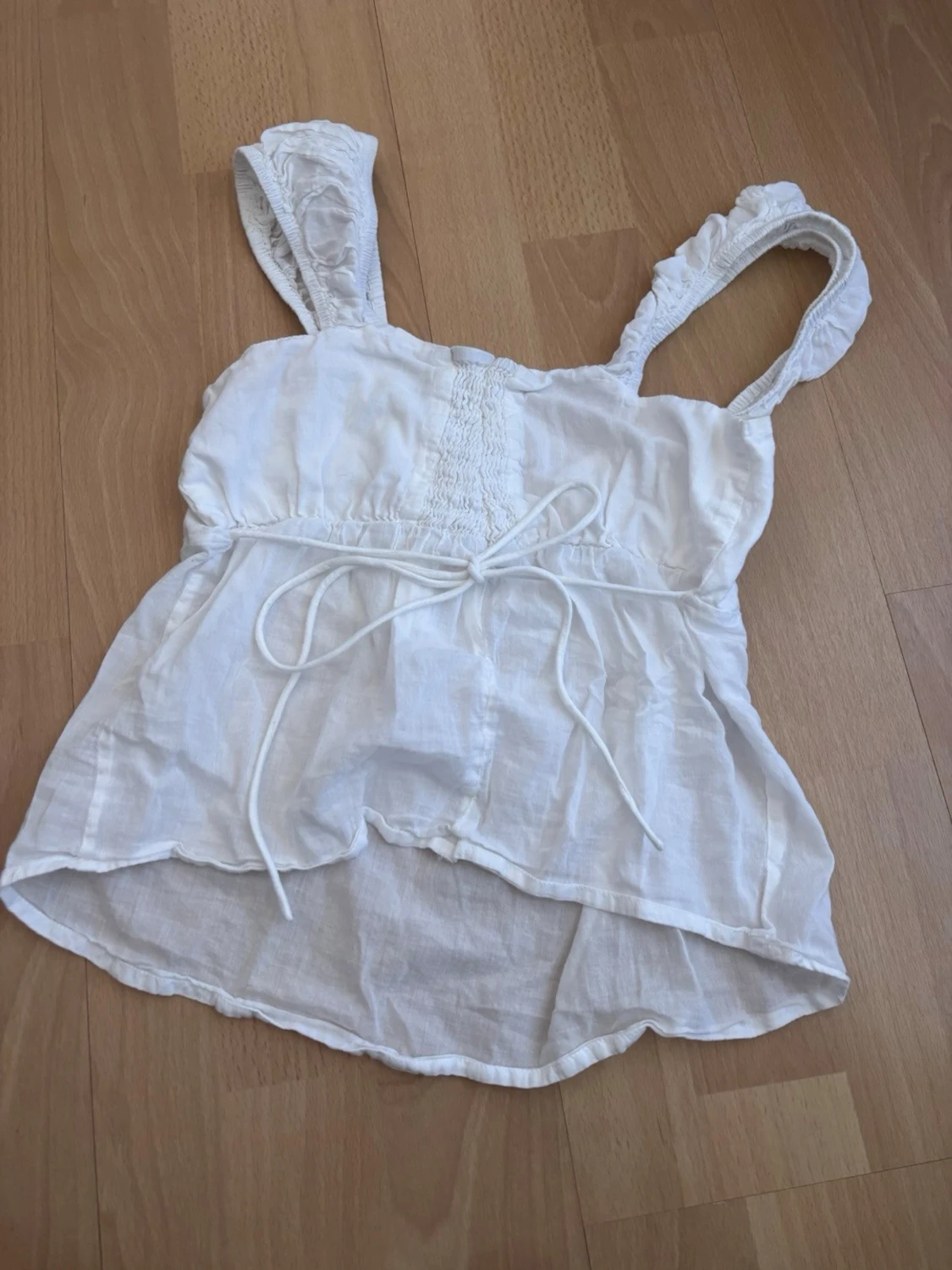 Vit linnetopp med knytband - 1