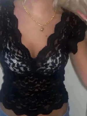 Topp  - As snygg spets topp. Pris kan diskuteras & kom privat för egna bilder ❤️