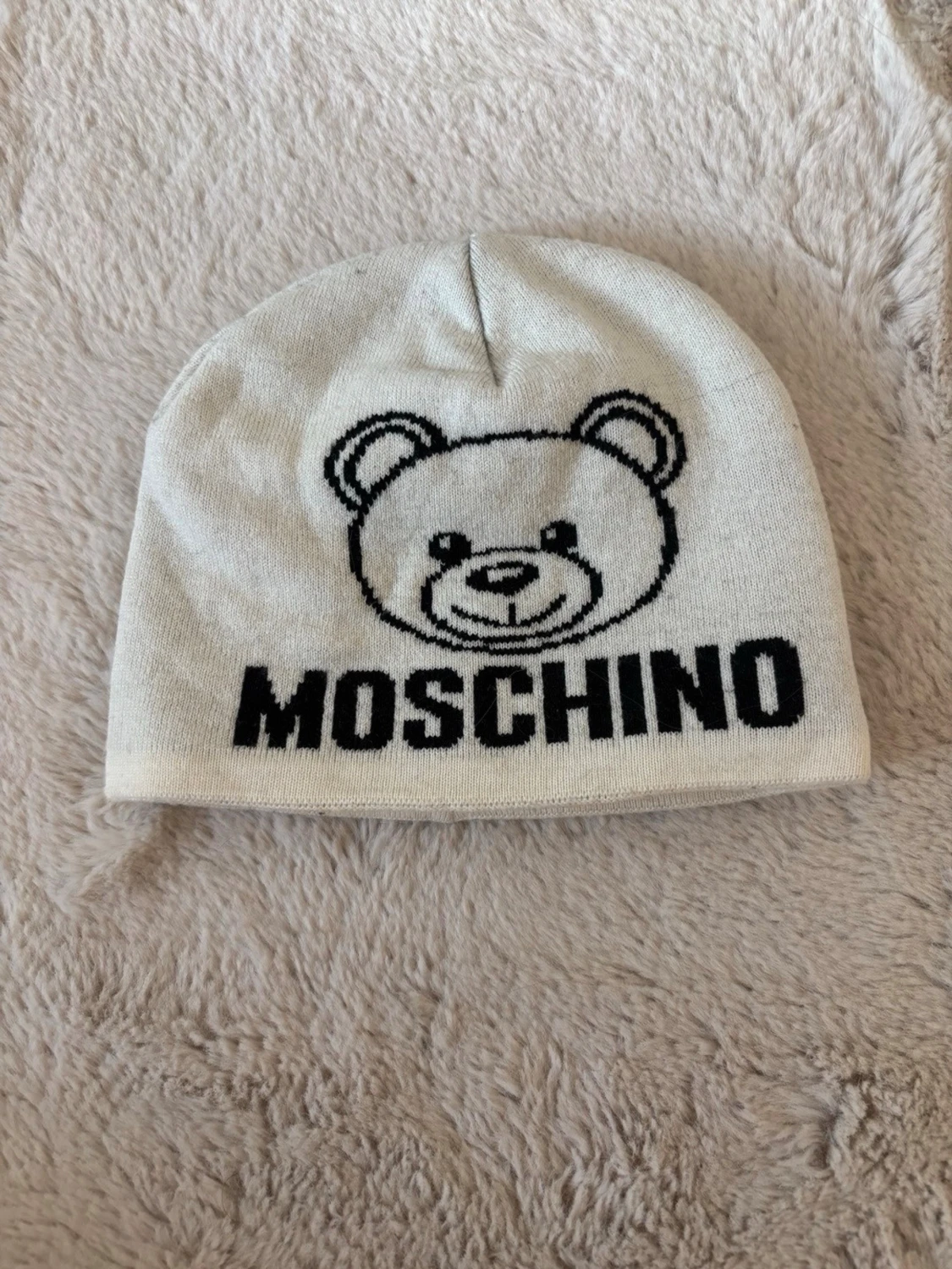 Moschino mössa