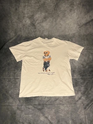Ralph Lauren T-shirt - Skick 9/10 - pris 300kr, om ni är intresserade eller har funderingar så skriv gärna till oss!