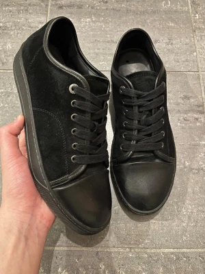 Lanvin skor  - Lanvins i grymt skick, inga defekter! Storlek uk 5 (39-40). Endast skorna. Snabb affär=bättre pris! 