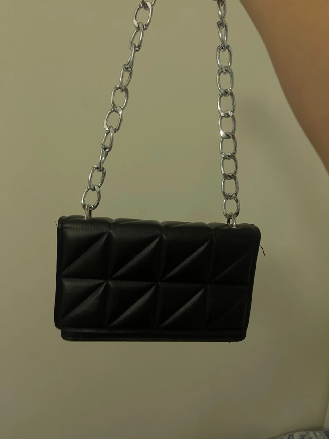 Svart quiltad handväska med kedja