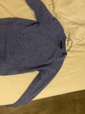 Blå stickad tröja från Vero Moda - En jätte fin stickad tröja ifrån veromoda! I storlek xs. Använder inte eftersom att den är liten för mig